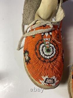 VTG Native American Beaded Moccasins Women