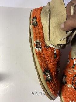 VTG Native American Beaded Moccasins Women