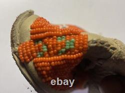 VTG Native American Beaded Moccasins Women