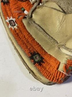 VTG Native American Beaded Moccasins Women