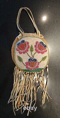 Very Fine Vintage Native American Sioux style Beaded Bag