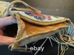 Very Fine Vintage Native American Sioux style Beaded Bag