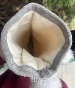 Vintage 1970s Ojibwe Native American Hand Made Beaded & Fur High Top Moccasins