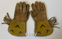 Vintage Gauntlet Gloves Native American Beaded Beads Mountain Design Antique
