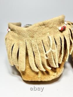 Vintage Handmade Native American Beaded Soft Sole Hide Moccasins Size 9