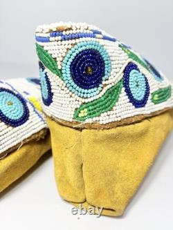 Vintage Handmade Native American Blue Beaded Hide Moccasins Size 9