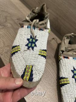 Vintage Native American Beaded Mocassins, child or woman's size
