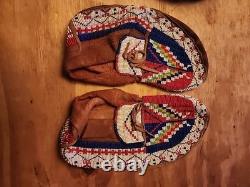 Vintage Native American Handmade Beaded Sioux Ceremonial 11x 6 Moccasins