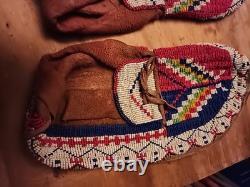 Vintage Native American Handmade Beaded Sioux Ceremonial 11x 6 Moccasins