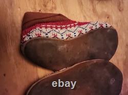 Vintage Native American Handmade Beaded Sioux Ceremonial 11x 6 Moccasins