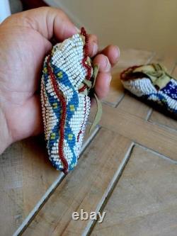 Vintage Native American Indian Lakota Sioux Beaded Baby Child's Moccasins