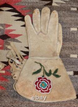 Vintage Native American Indian Leather Ladies Beaded Gauntlets Gloves withFringe
