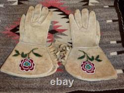 Vintage Native American Indian Leather Ladies Beaded Gauntlets Gloves withFringe
