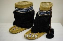 Vintage Native American Moccasins Boots Beaded Pattern With Fur