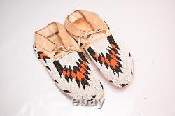 Vintage PAIR OF FULLY BEADED Native American SIOUX Indian MOCCASINS Shoes