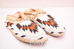 Vintage PAIR OF FULLY BEADED Native American SIOUX Indian MOCCASINS Shoes