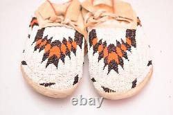 Vintage PAIR OF FULLY BEADED Native American SIOUX Indian MOCCASINS Shoes