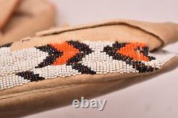 Vintage PAIR OF FULLY BEADED Native American SIOUX Indian MOCCASINS Shoes