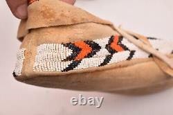 Vintage PAIR OF FULLY BEADED Native American SIOUX Indian MOCCASINS Shoes