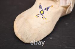 Vintage Plains Indian Beaded Moccasins Native American Sioux 9 ATQ