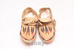 Vintage Plains Indian Sioux Moccasins Beaded Leather Native American 7.5 ATQ
