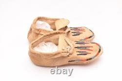 Vintage Plains Indian Sioux Moccasins Beaded Leather Native American 7.5 ATQ