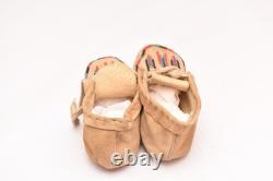 Vintage Plains Indian Sioux Moccasins Beaded Leather Native American 7.5 ATQ