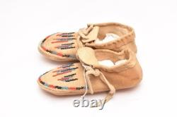 Vintage Plains Indian Sioux Moccasins Beaded Leather Native American 7.5 ATQ