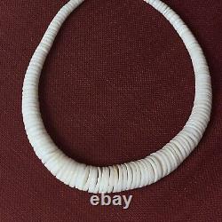 Vintage Santo Domingo Graduated Shell Necklace Native American Barrel Clasp